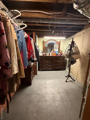 2315 Hartwick Highway, Lincoln Park, MI 48146