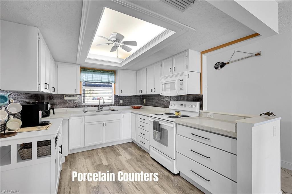 Image 2 of property listing at 1304 Miramar ST 103, Cape Coral, FL 33904