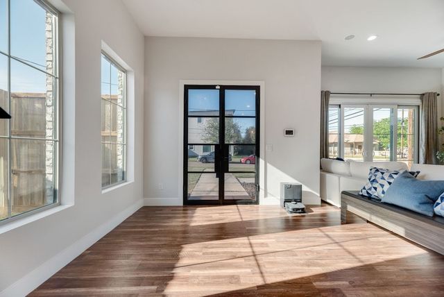 1802 Pueblo Street, Dallas, TX 75212