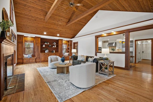 2650 W Sunnydale LANE, Mequon, WI 53092