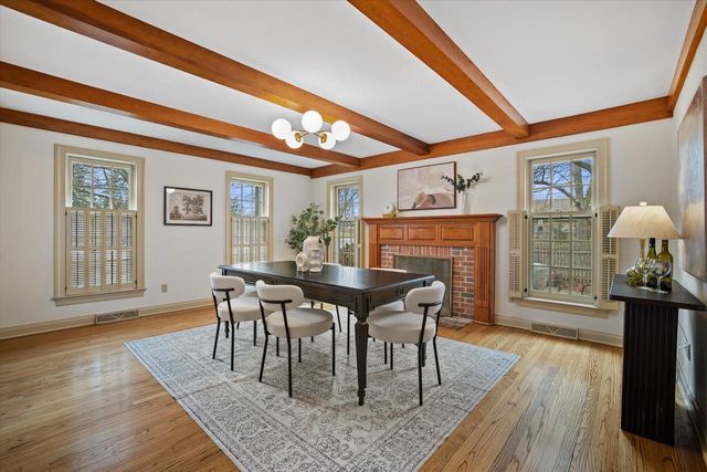 2650 W Sunnydale LANE, Mequon, WI 53092