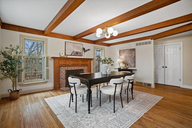 2650 W Sunnydale LANE, Mequon, WI 53092