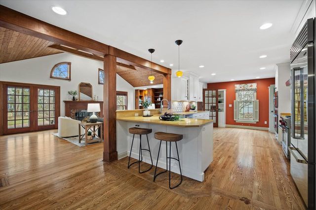 2650 W Sunnydale LANE, Mequon, WI 53092