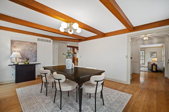 2650 W Sunnydale LANE, Mequon, WI 53092