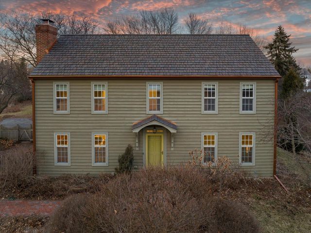 2650 W Sunnydale LANE, Mequon, WI 53092