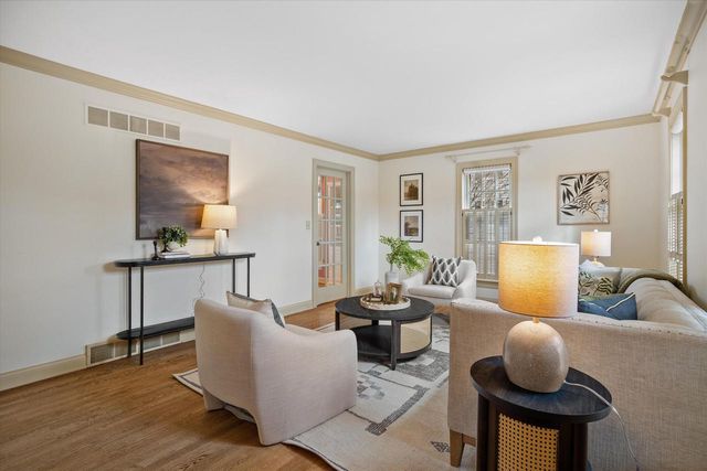 2650 W Sunnydale LANE, Mequon, WI 53092