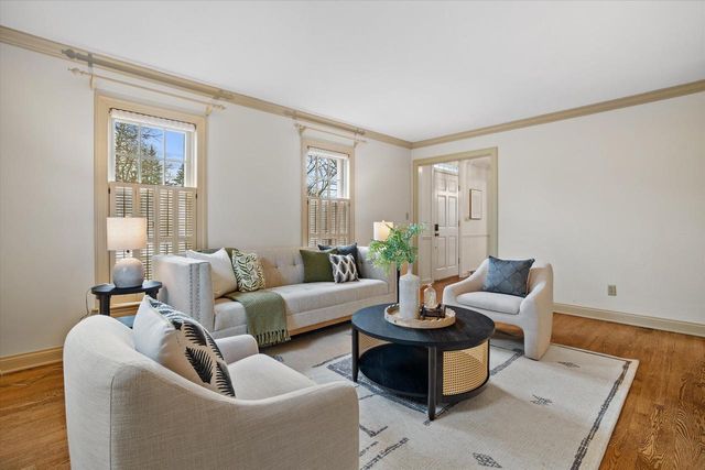 2650 W Sunnydale LANE, Mequon, WI 53092