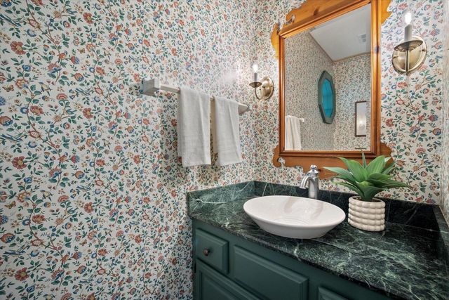 2650 W Sunnydale LANE, Mequon, WI 53092