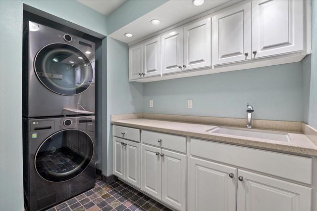 2650 W Sunnydale LANE, Mequon, WI 53092