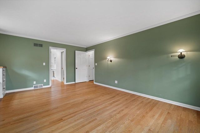 2650 W Sunnydale LANE, Mequon, WI 53092