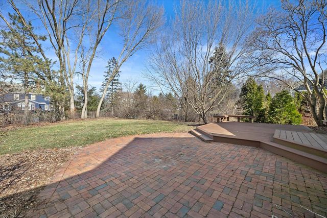2650 W Sunnydale LANE, Mequon, WI 53092