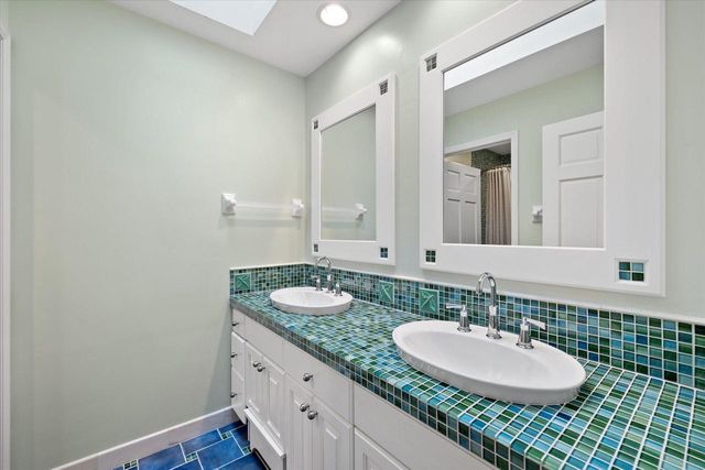 2650 W Sunnydale LANE, Mequon, WI 53092