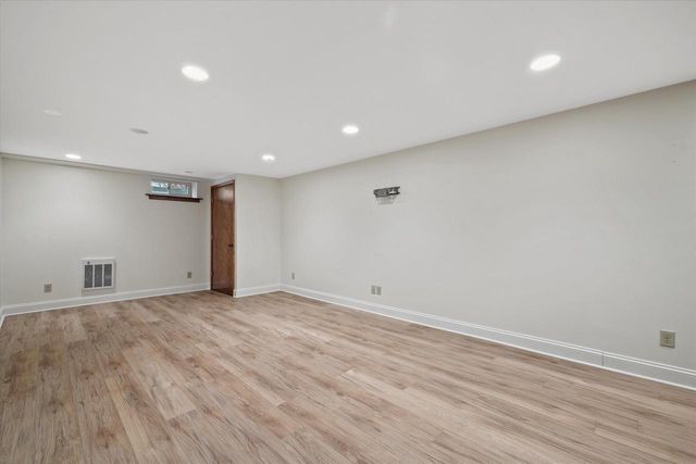 2650 W Sunnydale LANE, Mequon, WI 53092