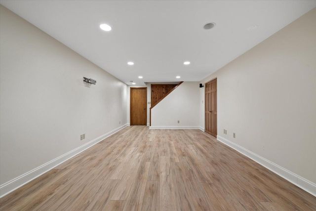 2650 W Sunnydale LANE, Mequon, WI 53092