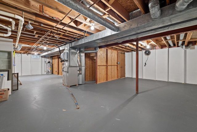 2650 W Sunnydale LANE, Mequon, WI 53092