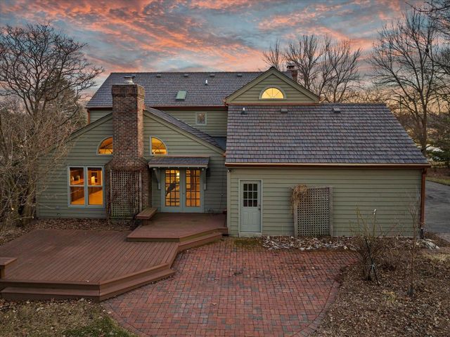 2650 W Sunnydale LANE, Mequon, WI 53092