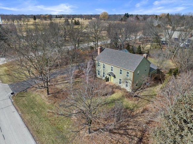 2650 W Sunnydale LANE, Mequon, WI 53092