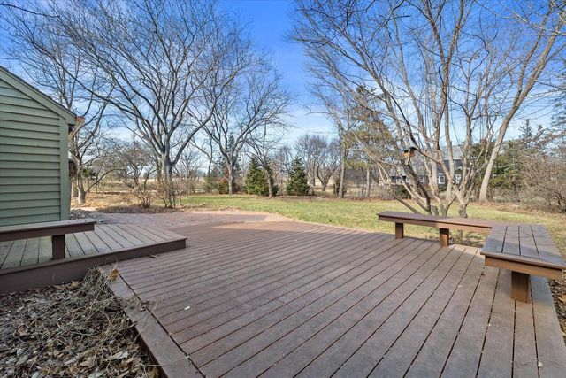 2650 W Sunnydale LANE, Mequon, WI 53092