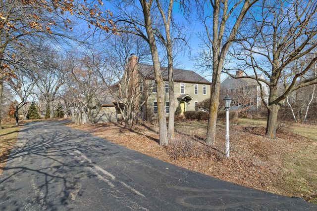 2650 W Sunnydale LANE, Mequon, WI 53092