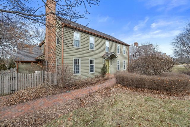 2650 W Sunnydale LANE, Mequon, WI 53092