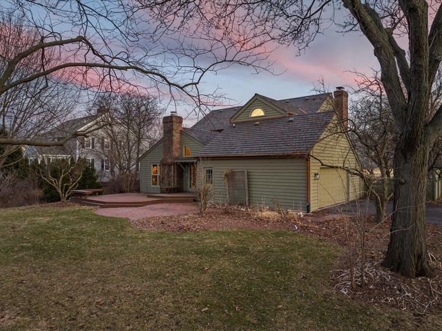 2650 W Sunnydale LANE, Mequon, WI 53092