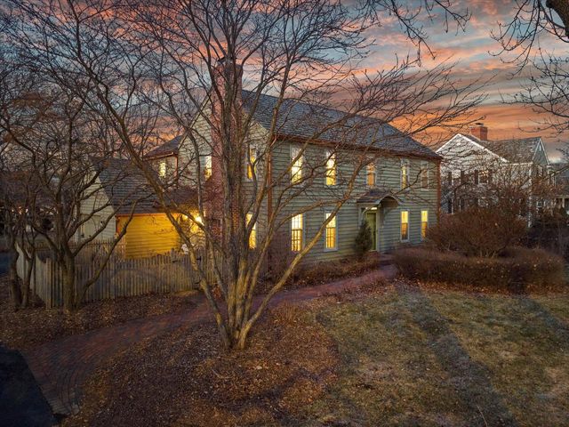 2650 W Sunnydale LANE, Mequon, WI 53092