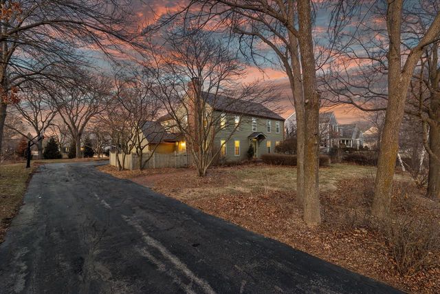 2650 W Sunnydale LANE, Mequon, WI 53092