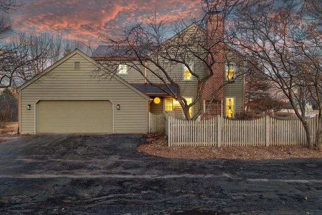 2650 W Sunnydale LANE, Mequon, WI 53092