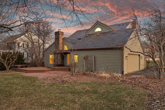 2650 W Sunnydale LANE, Mequon, WI 53092