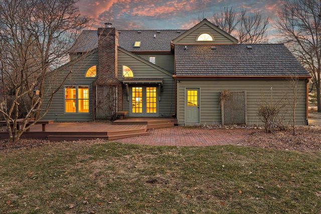 2650 W Sunnydale LANE, Mequon, WI 53092