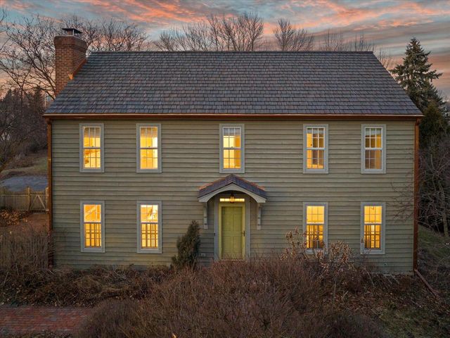 2650 W Sunnydale LANE, Mequon, WI 53092