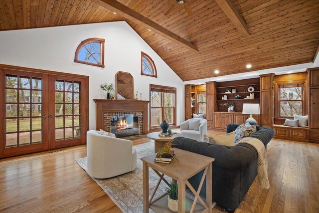 2650 W Sunnydale LANE, Mequon, WI 53092