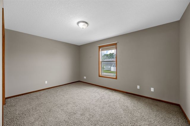 2185 PRAIRIE HILL Drive, Marion, IA 52302