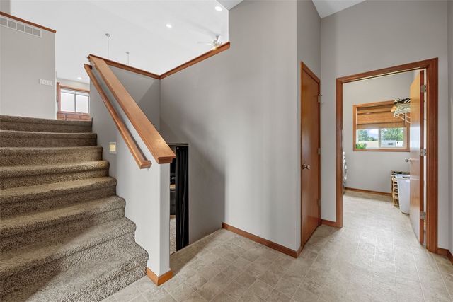 2185 PRAIRIE HILL Drive, Marion, IA 52302