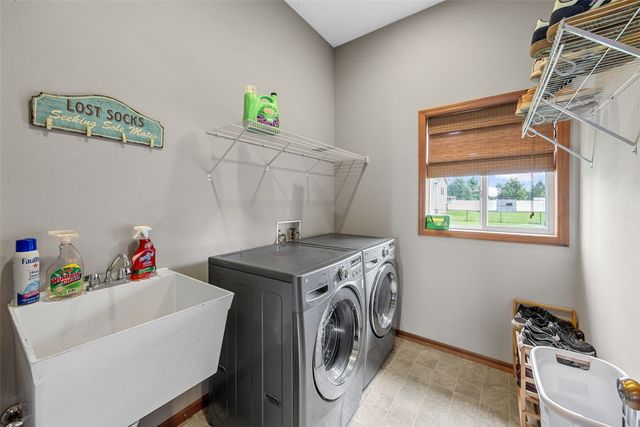 2185 PRAIRIE HILL Drive, Marion, IA 52302