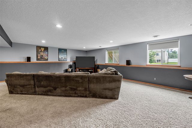 2185 PRAIRIE HILL Drive, Marion, IA 52302