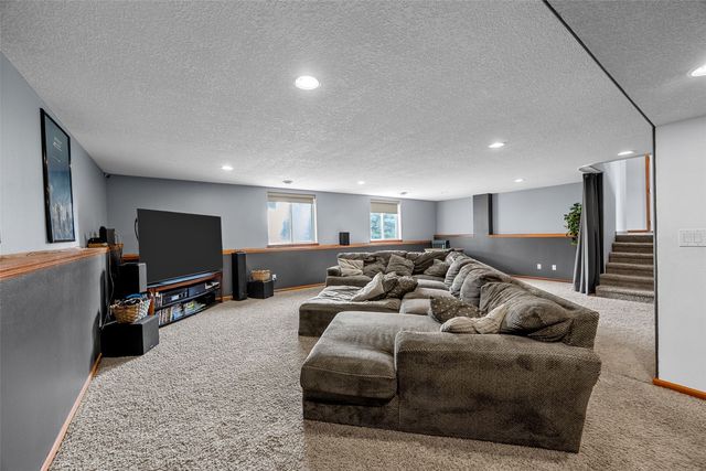 2185 PRAIRIE HILL Drive, Marion, IA 52302