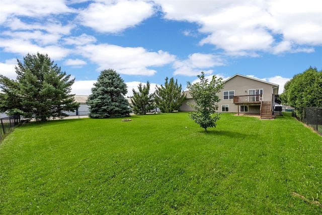 2185 PRAIRIE HILL Drive, Marion, IA 52302