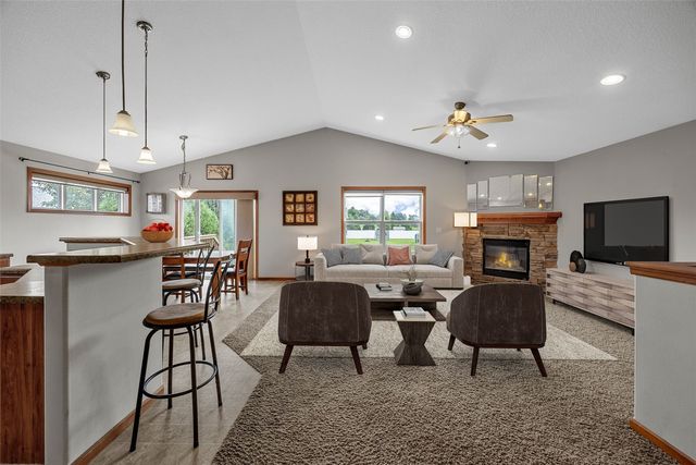 2185 PRAIRIE HILL Drive, Marion, IA 52302