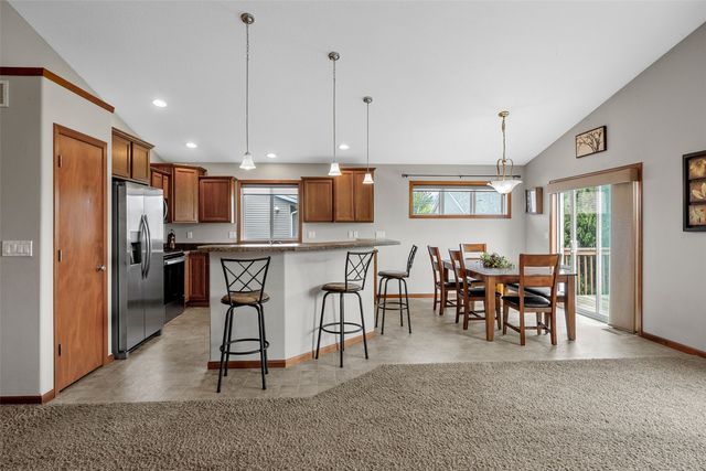 2185 PRAIRIE HILL Drive, Marion, IA 52302