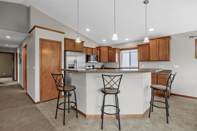 2185 PRAIRIE HILL Drive, Marion, IA 52302