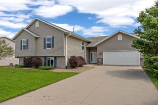 2185 PRAIRIE HILL Drive, Marion, IA 52302