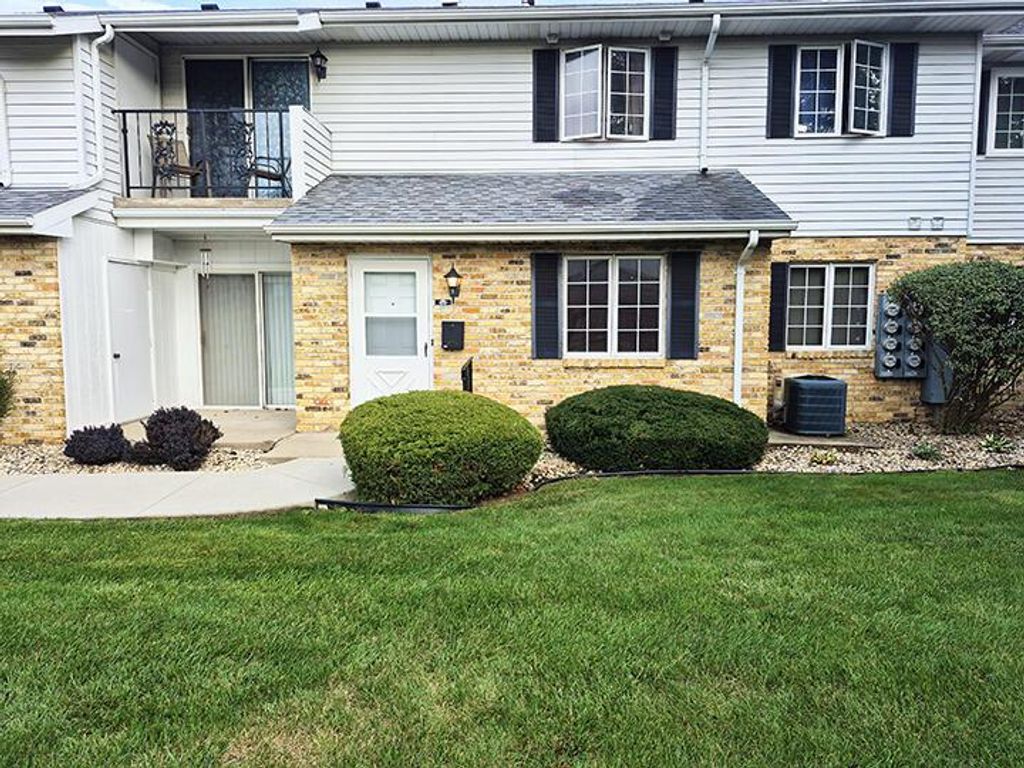 8630 30th AVENUE #104, Kenosha, WI 53142