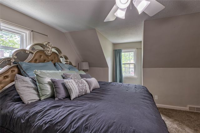 2911 35th Street, Des Moines, IA 50310