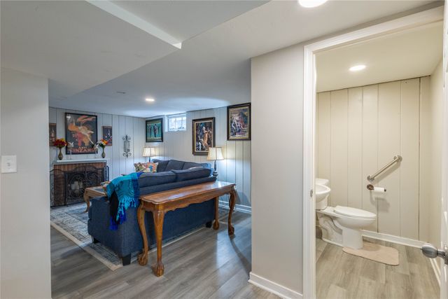 2911 35th Street, Des Moines, IA 50310