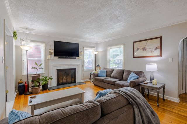 2911 35th Street, Des Moines, IA 50310