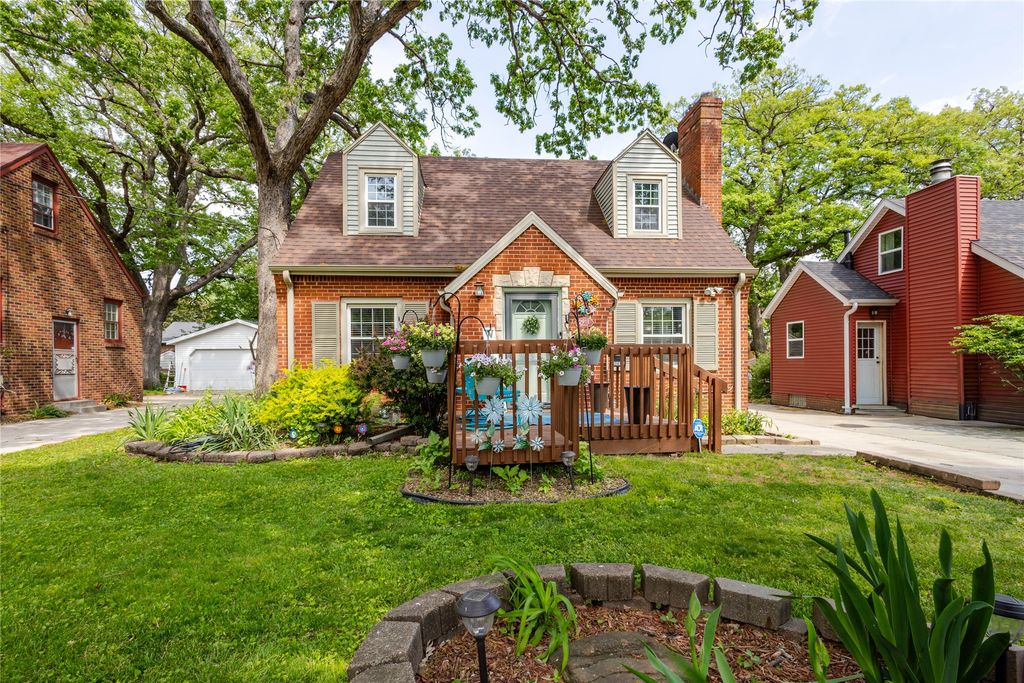 2911 35th Street, Des Moines, IA 50310