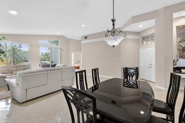 2860 Waters Edge Circle, Greenacres, FL 33413