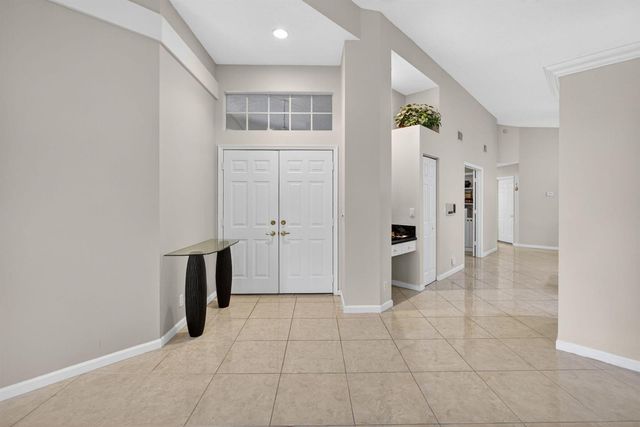 2860 Waters Edge Circle, Greenacres, FL 33413