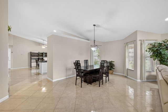 2860 Waters Edge Circle, Greenacres, FL 33413